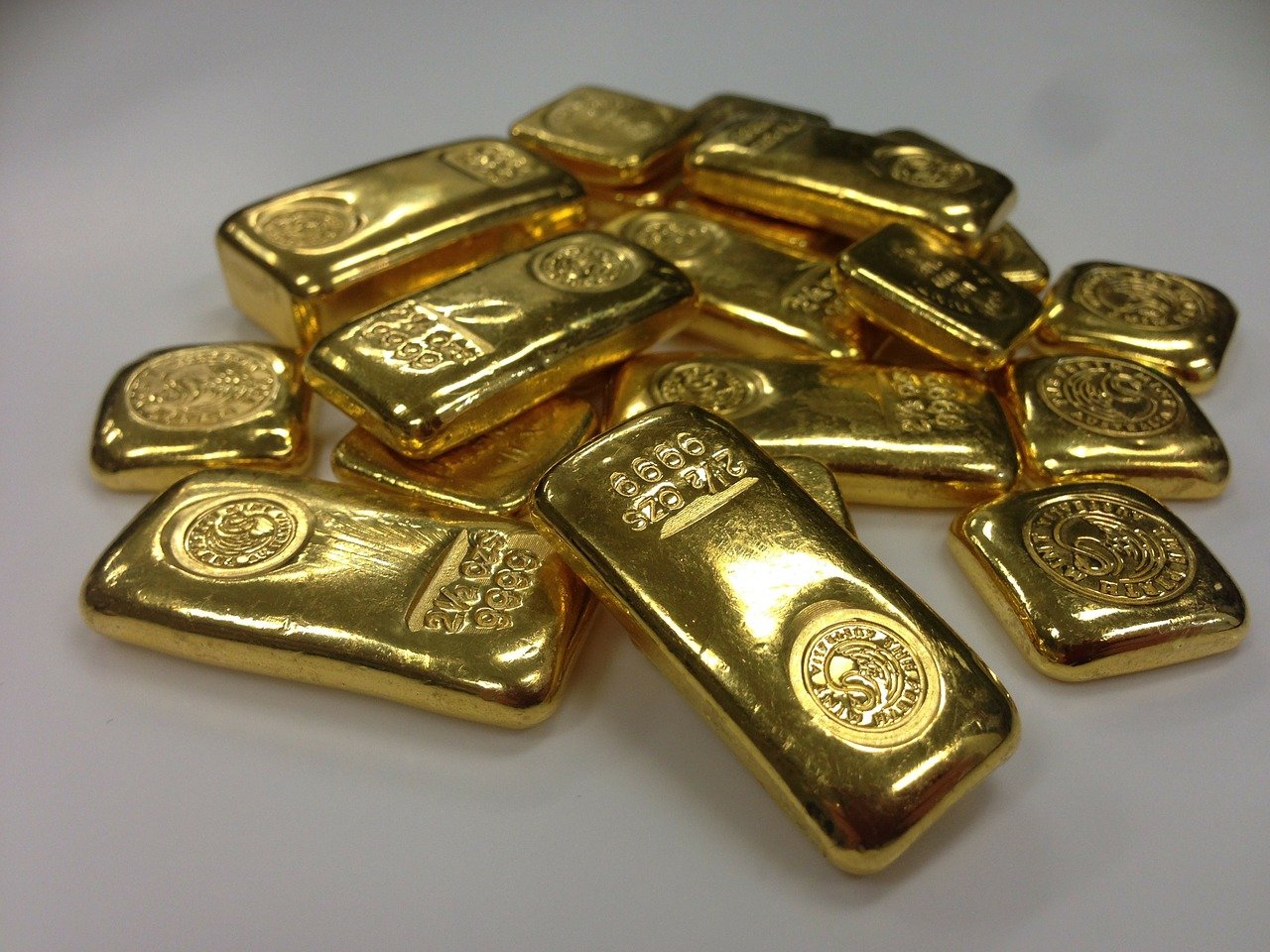gold-296115_1280