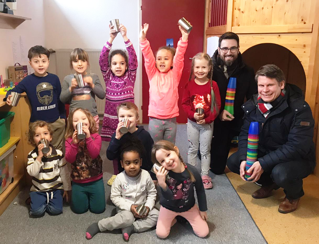 Round Table 49 Weiden Statt PLastik Becher Kindergarten Weiden