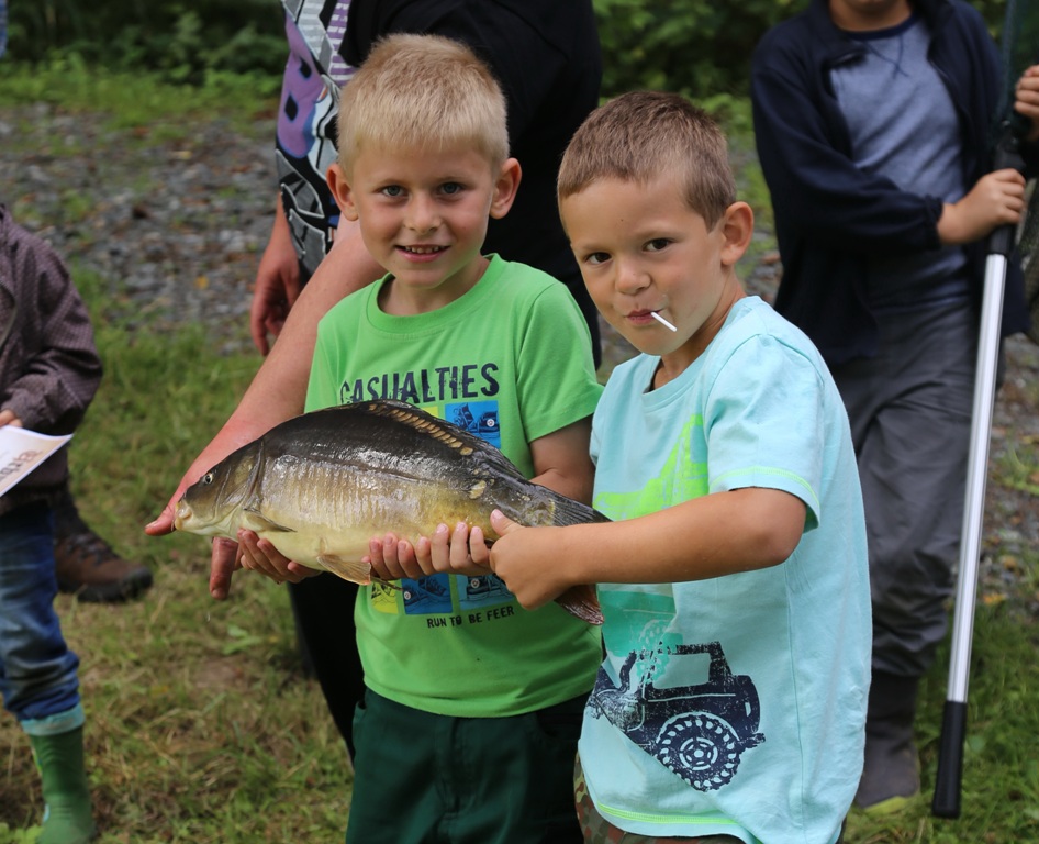 Jugendfischen fisch angeln kinder