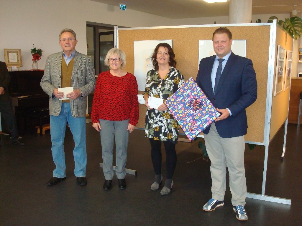 Malkreis stellt seit 33 Jahren im Porzellanmuseum aus