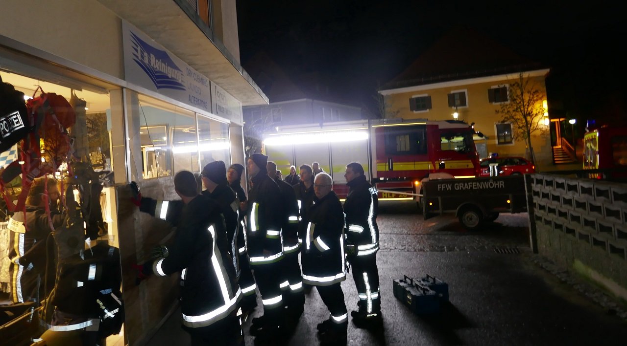 Schaufenster-SchönOutdoor Einbruch Alte Amberger Straße