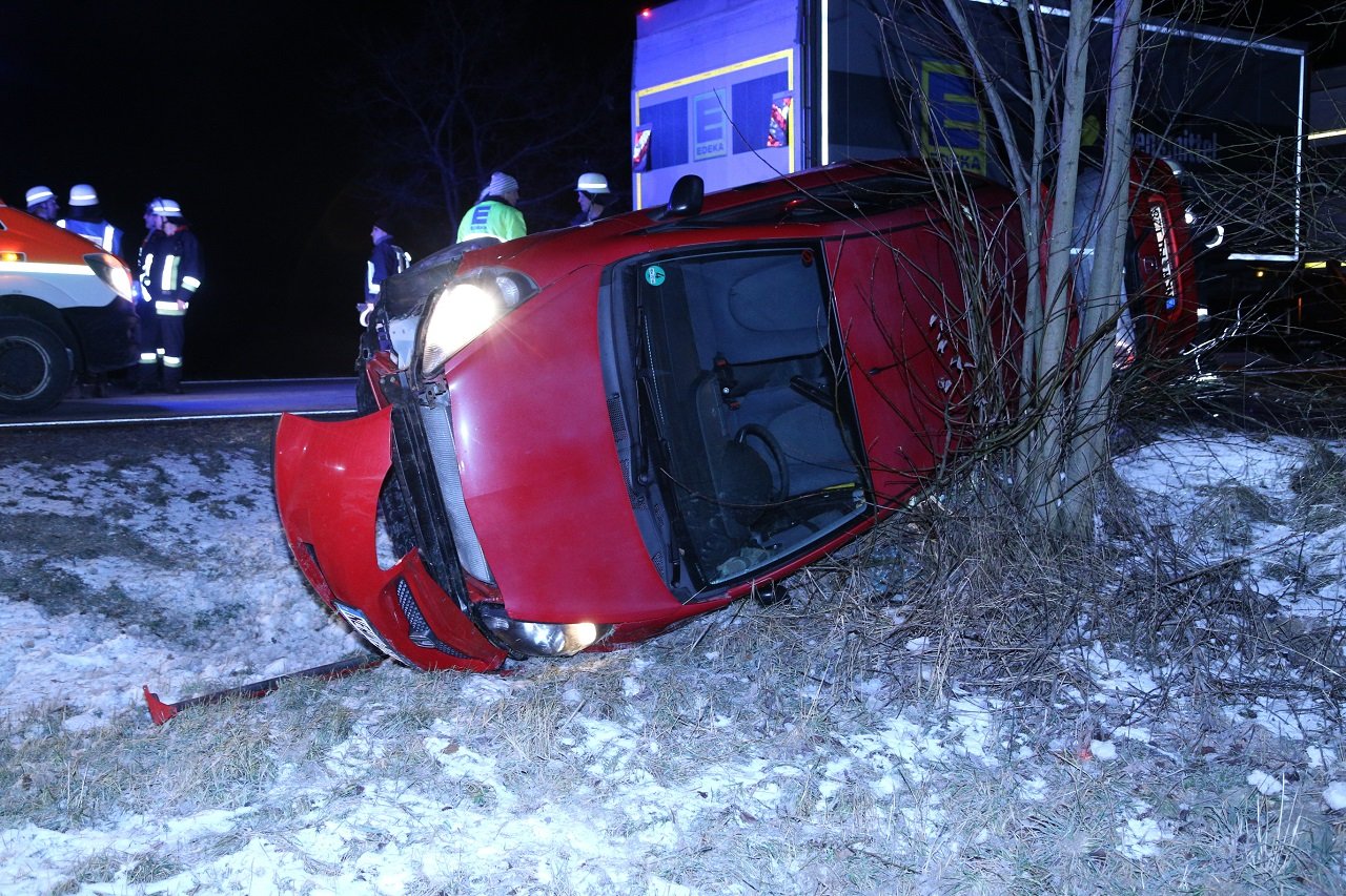 Zwei Verletzte nach Überschlag