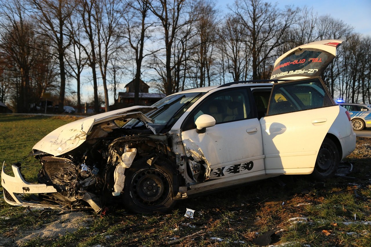 Zusammenstoß mit zwei Totalschäden