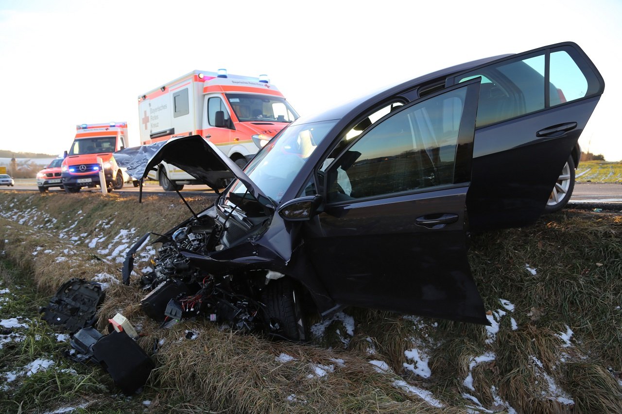 Frontalzusammenstoß fordert zwei Verletzte