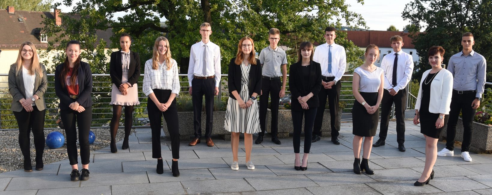 neuen Azubis Auszubildende Start NEuer Lebensabschnitt Bild Volksbank Raiffeisenbank Nordoberpfalz eG