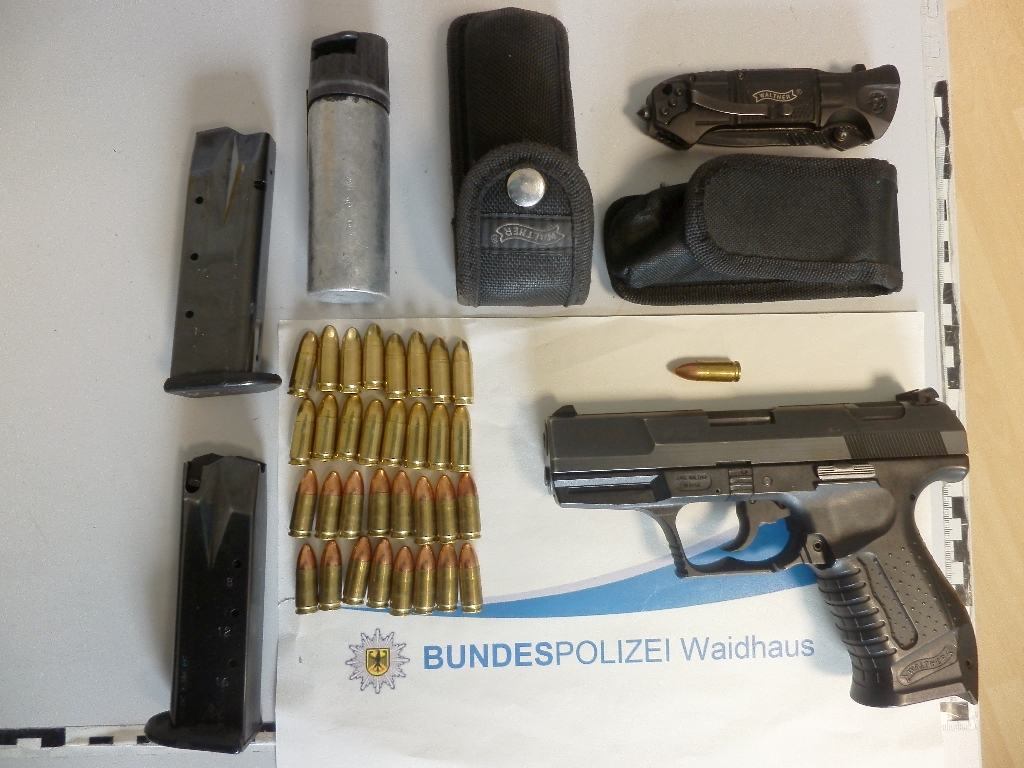 Waffen, Pfefferspray, Munition, Polizei Waidhaus