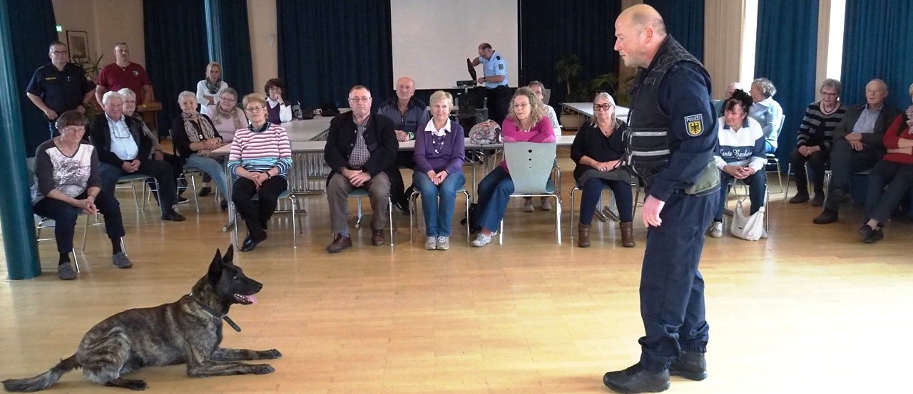 senSiwen_Diensthundeführer-Polizeihund-Falco-Bundespolizei