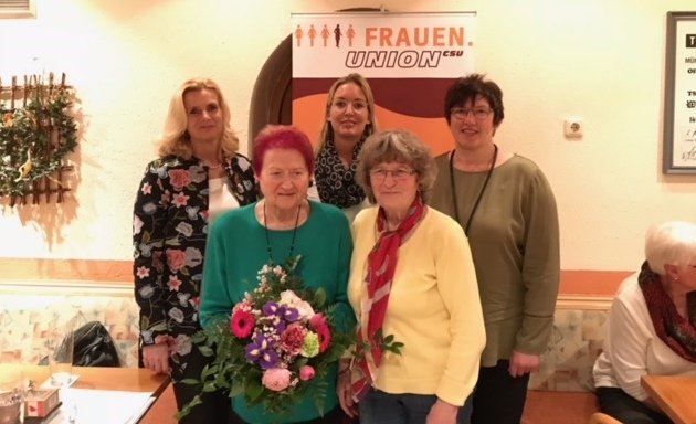 von links Stellv._FU-Kreisvorsitzende_Andrea_Lang,_Christa_Wolf,_Claudia_Windschiegl,_Erna_Schellkopf,_Rosi_Witt Bild Anita Greger CSU Frauenunion Windischeschenbach