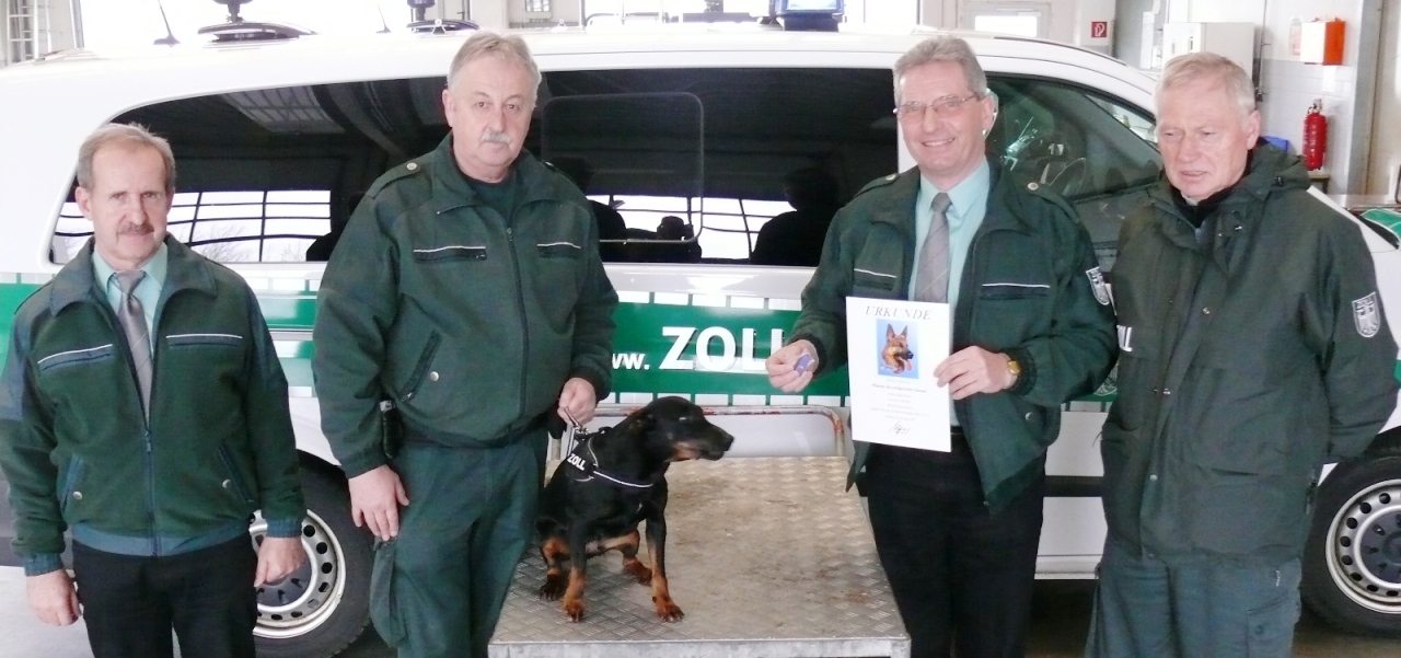 Zoll Drogenspürhund Auszeichnung