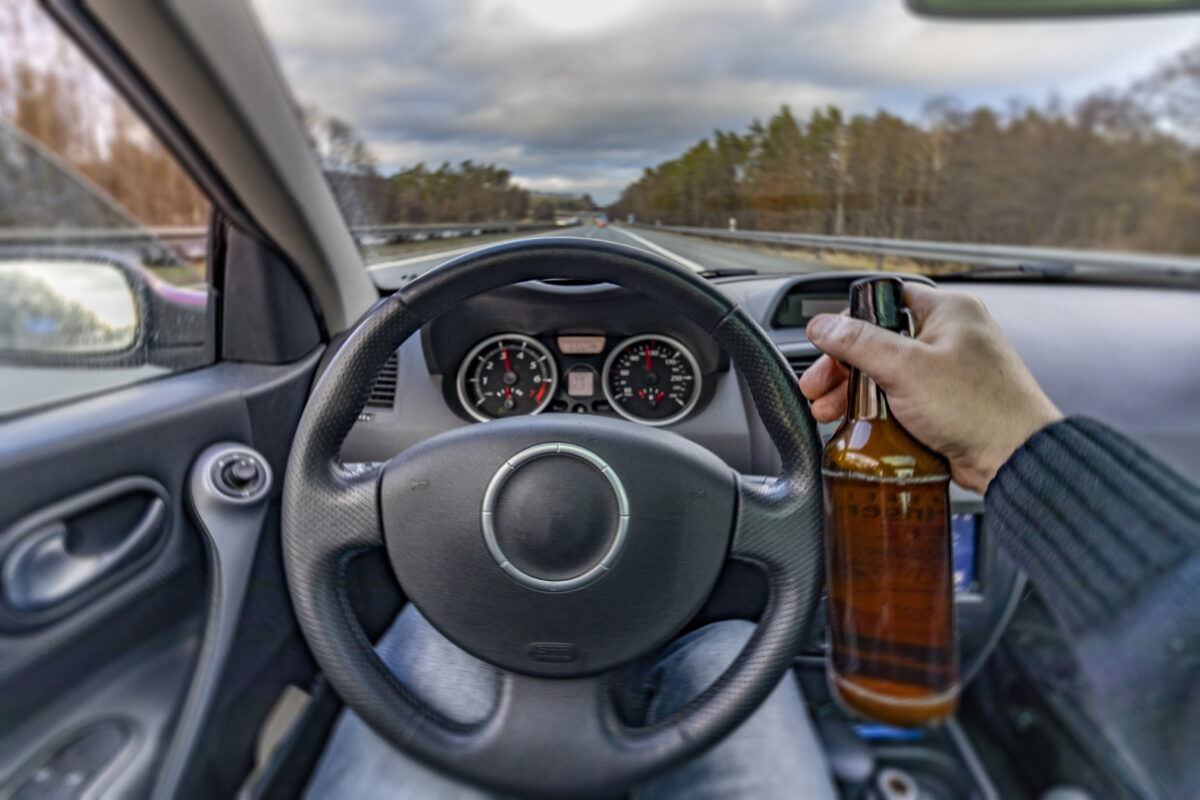 Betrunken mit dem Auto in den Straßengraben