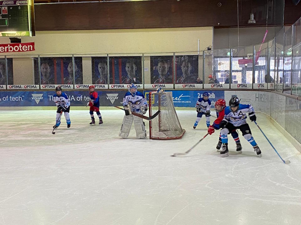 Dramatisch: Eishockey-Schüler brechen sich Schlüsselbein