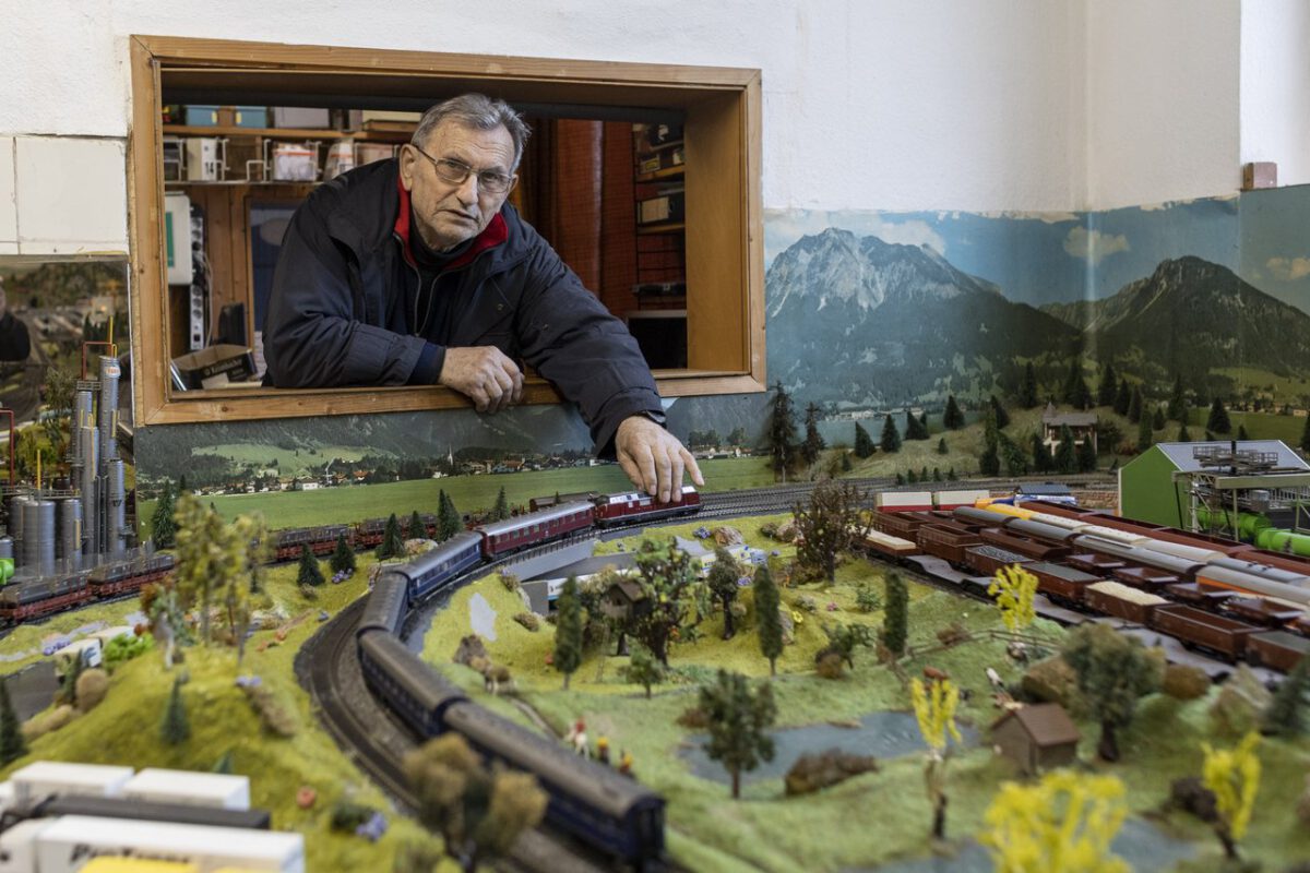 Zu Besuch im Eisenbahnmuseum: Coronapause schädigt Modellbahn [mit Video]