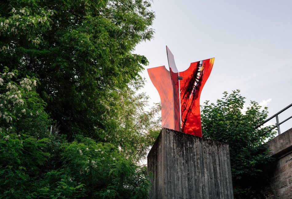 Gläserner Friedensengel: Geschichte in Glas verewigt