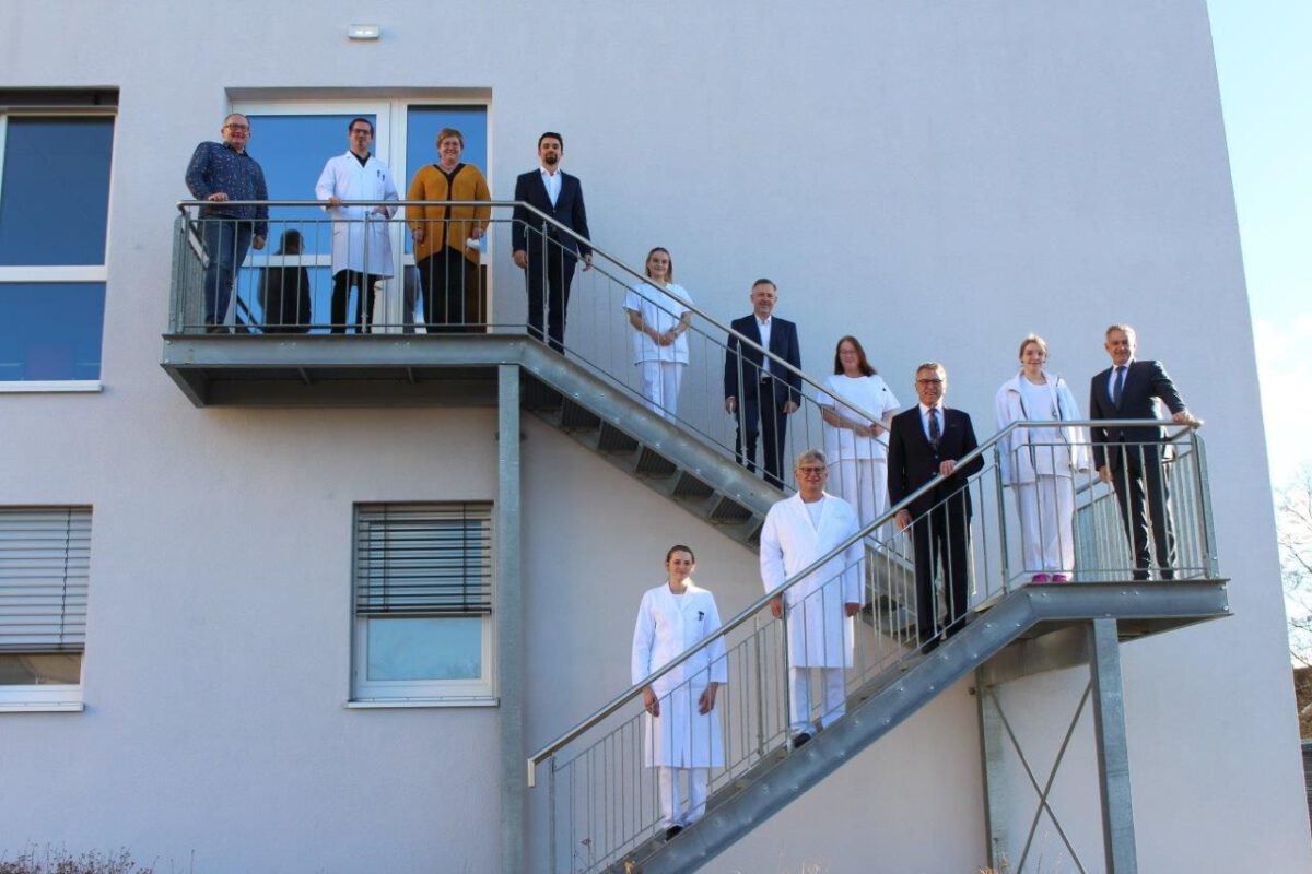 Direkter Kontakt zu Pflege und Medizin