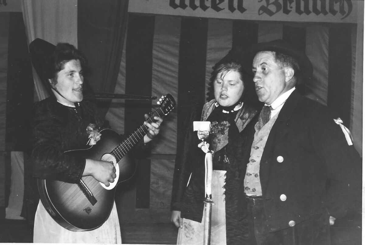 Erzählkaffee: Gesangsgruppen und berühmte Künstler