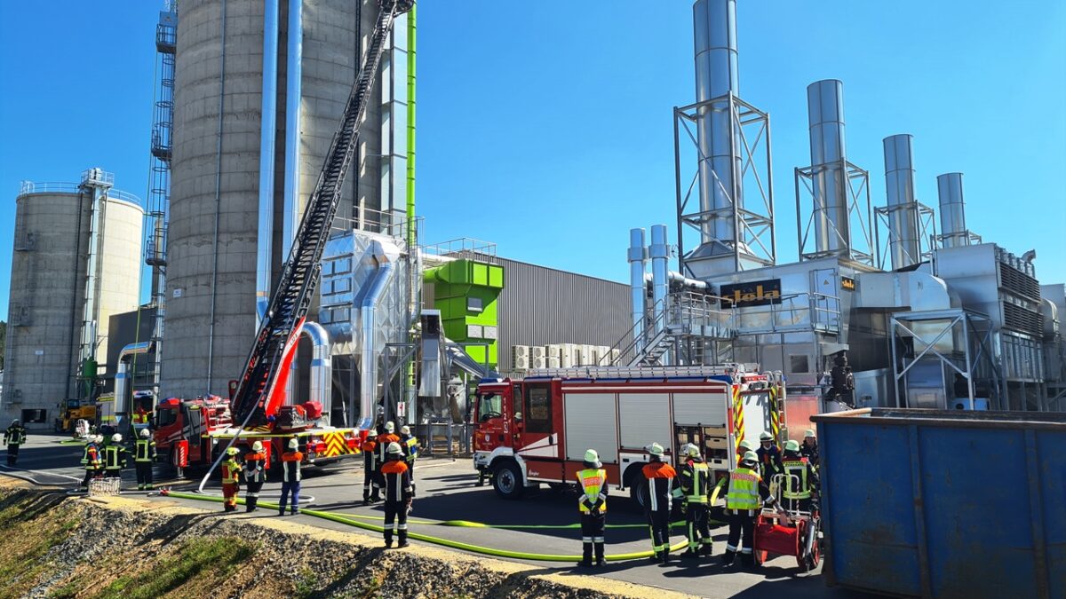 Großeinsatz in Pressath: Brandgeruch lässt Feuerwehr anrücken