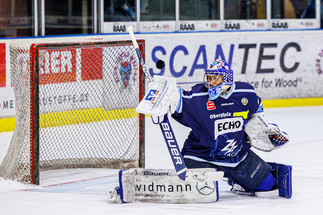 Goalie Jaroslav Hübl bleibt ein Blue Devil