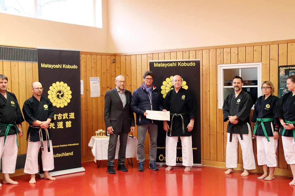 Karate-Sportler spenden für Ukraine