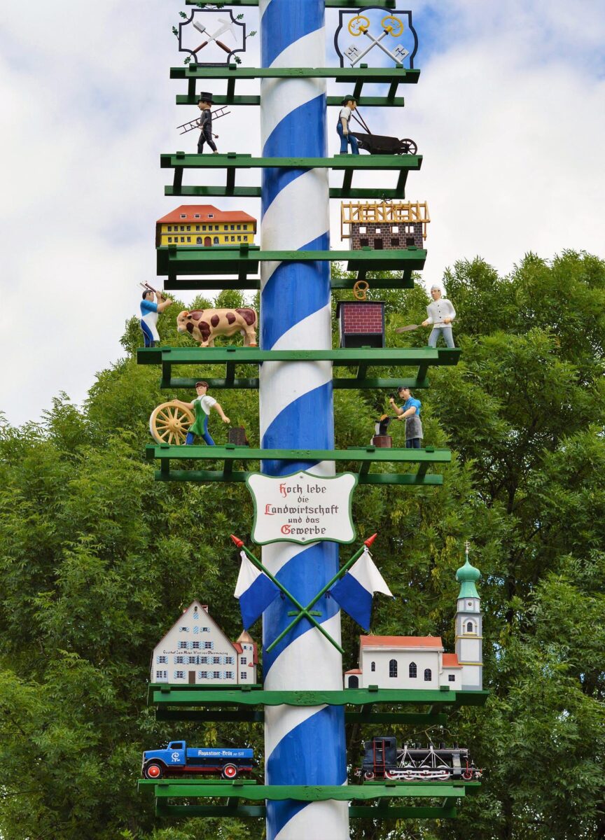 Maibaum in Waldeck angesägt