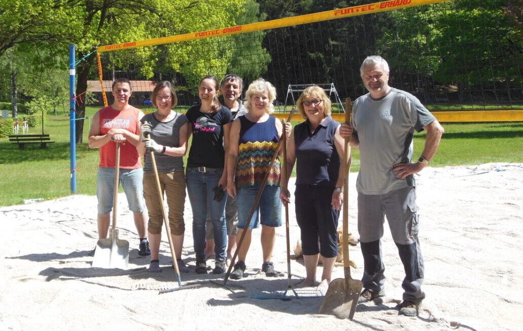 Volleyballfeld am Bursweiher bereit für den Sommer