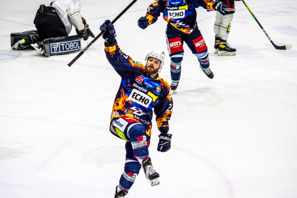 Blue Devils verlängern mit deutsch-tschechischem Abwehr-Duo