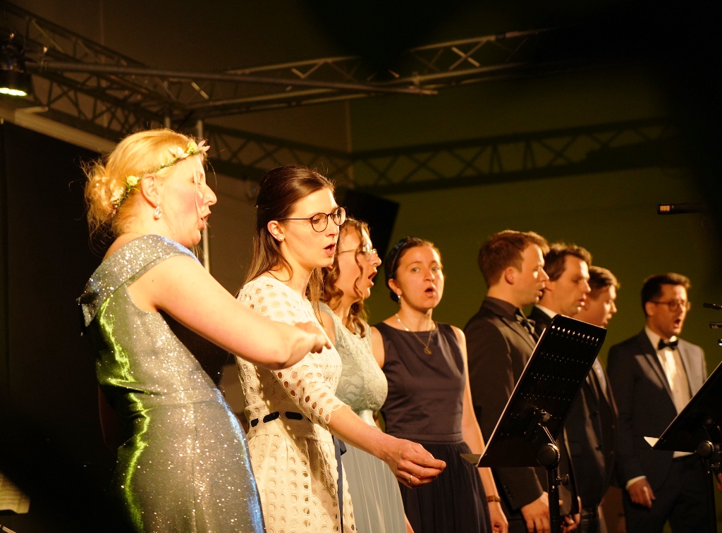 FOS/BOS Weiden feiert 50. Jubiläum mit Opernball-Flair