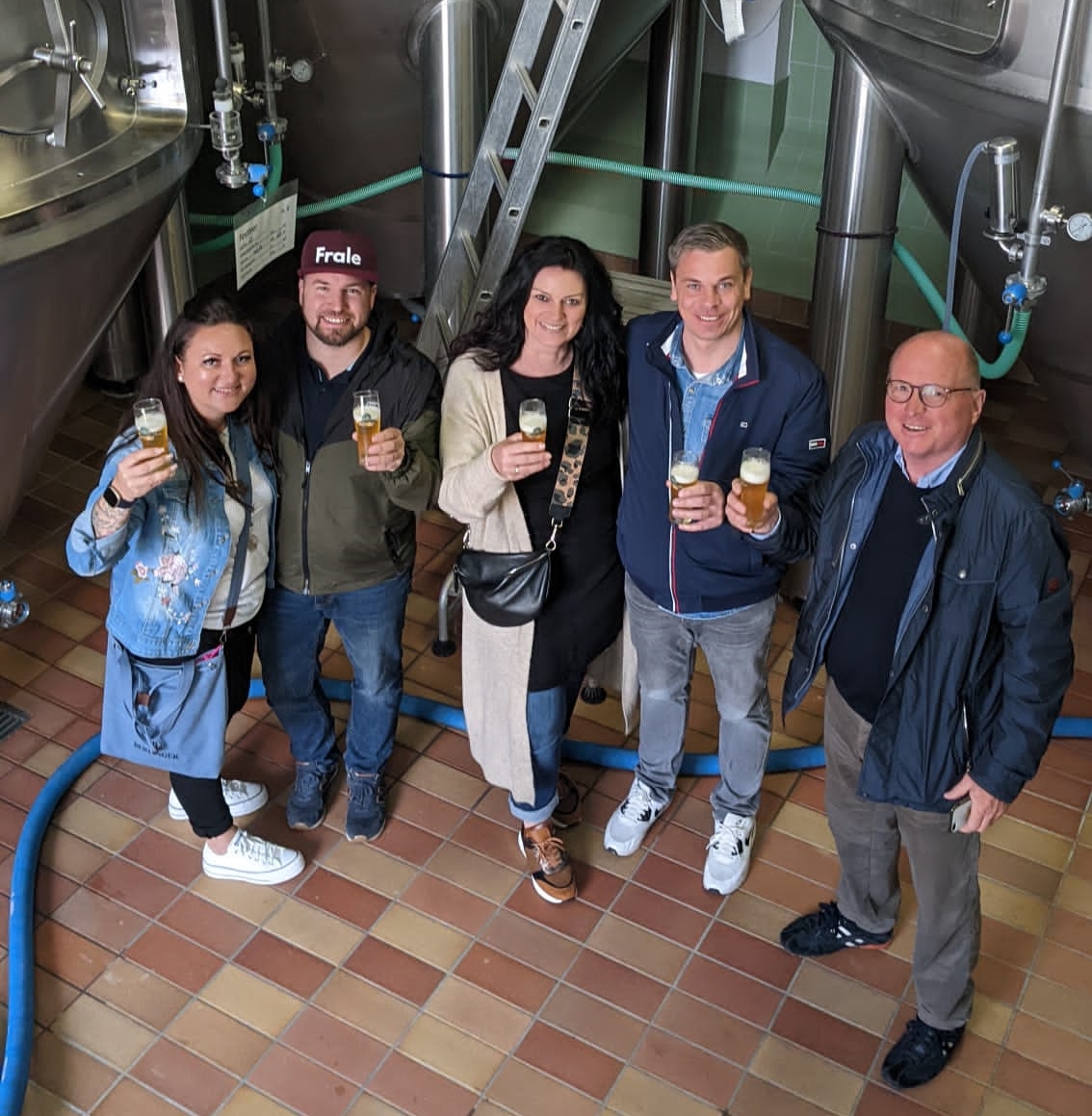 Genuss in vollen Zügen: OberpfalzECHO-Adventskalender-Gewinnerin besichtigt Erl-Bräu