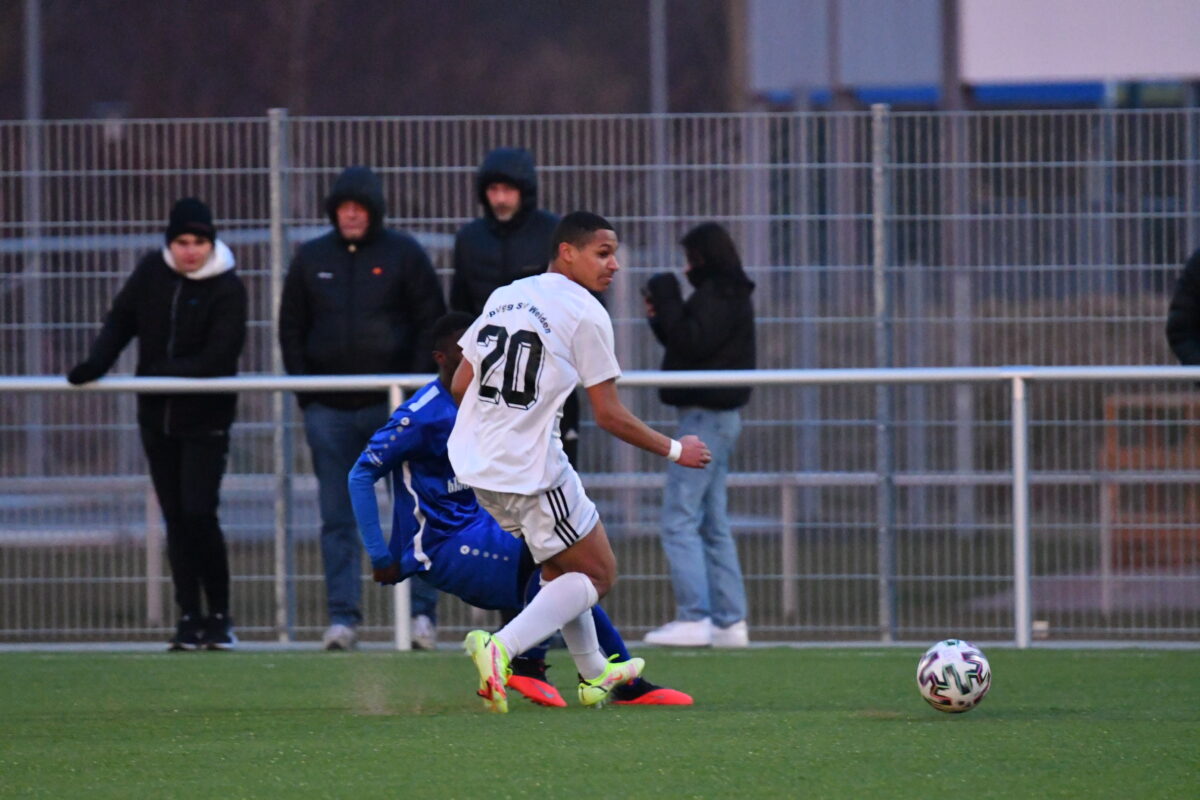 Weidener U 19 bejubelt Gewinn des Bezirkspokals