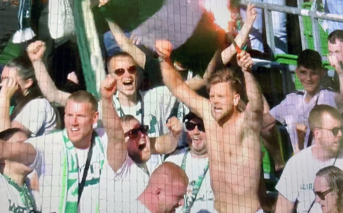 Jahn Regensburg rollt Werder Bremen den roten Teppich aus: Platzsturm mit über 20 Verletzten