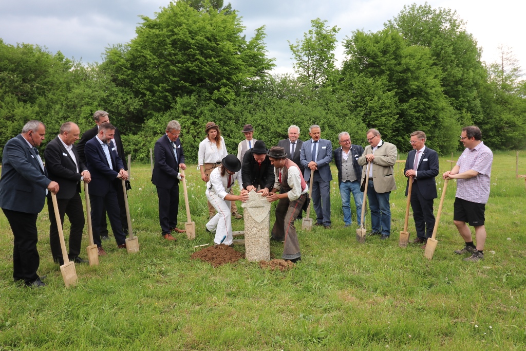 Bauen in Zukunft wie früher: Naturdorf im Geschichtspark Bärnau