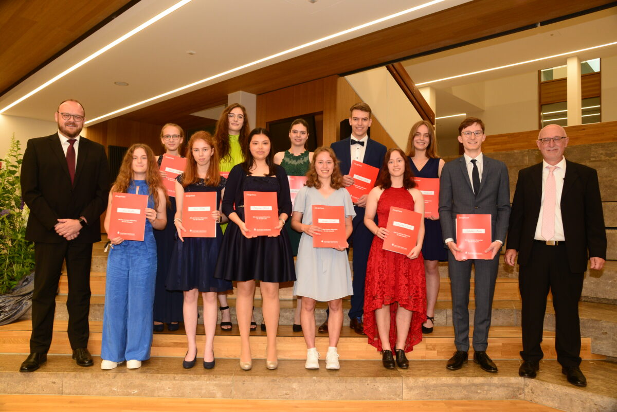 Gymnasium Neustadt/WN feiert "Corona-Abitur"