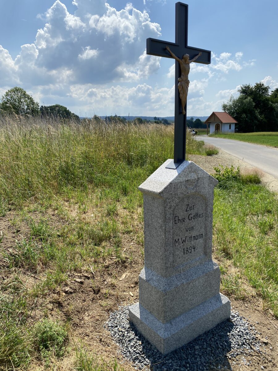 Neues Madlkreuz in Lennesrieth