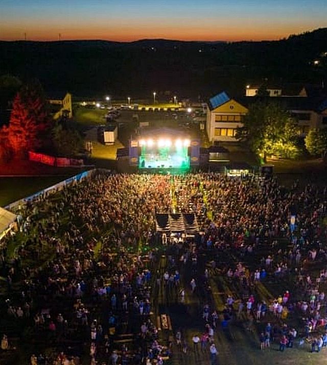 Bilderbuchwetter und Riesenstimmung beim  Oberpfalz-Festival in Tännesberg