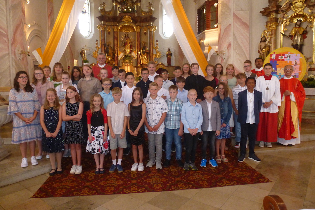 36 Buben und Mädchen erhalten das Sakrament der Firmung