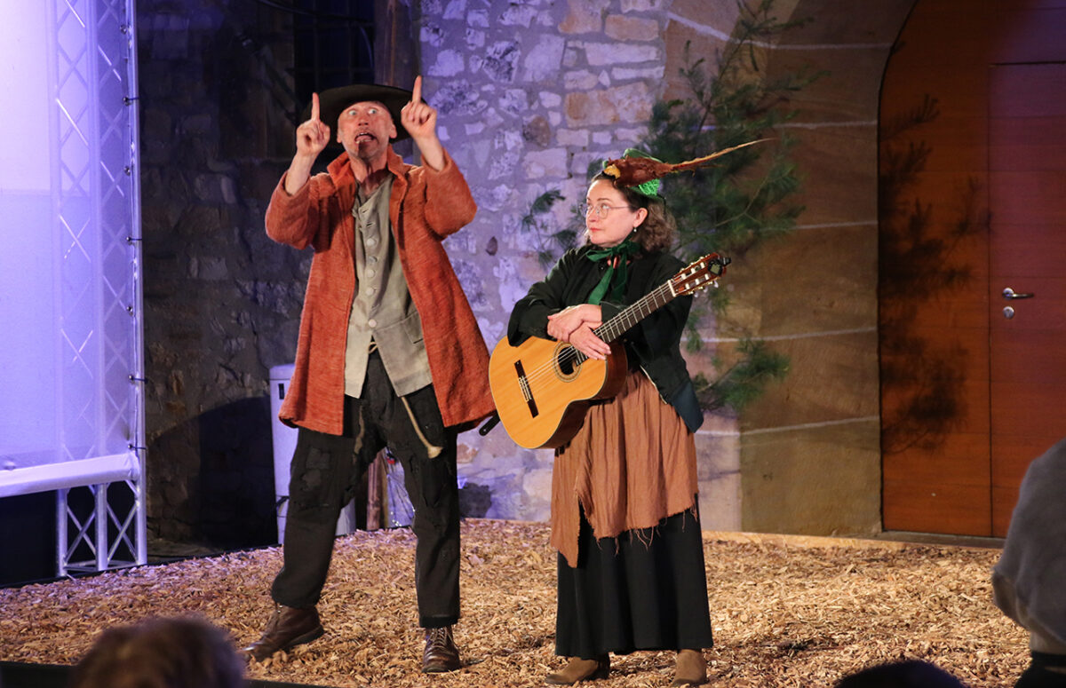 Burgfestspiele Vilseck: „Drei Fragen an …“ Bänkelsängerin Andrea Pancur