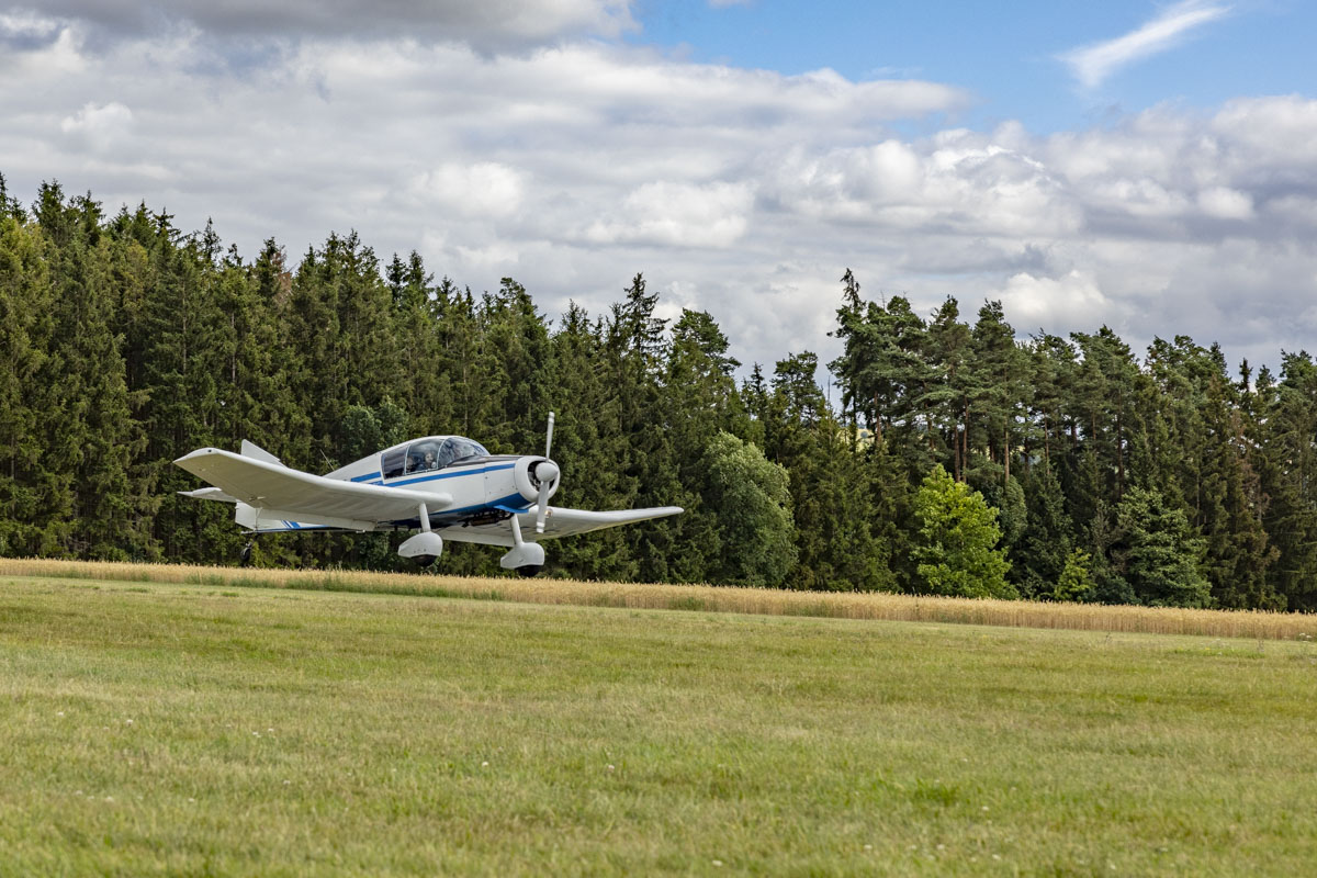 Ultraleichtflugzeug in Erbendorf bei Landung beschädigt