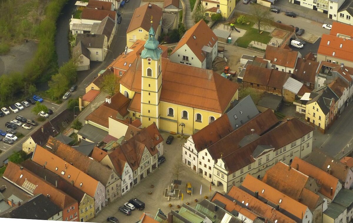 Leistungsstarkes Glasfasernetz in Neustadt/WN und Störnstein zum Greifen nah