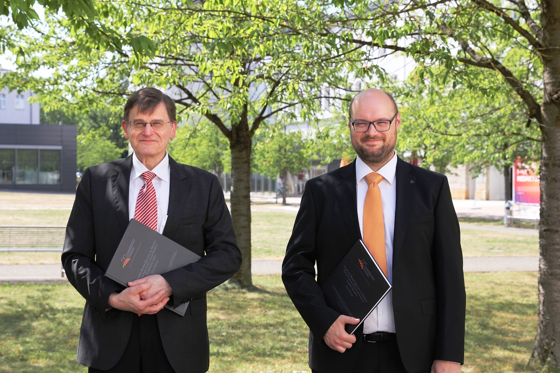 Vom gelernten Fachinformatiker bis zum Professor