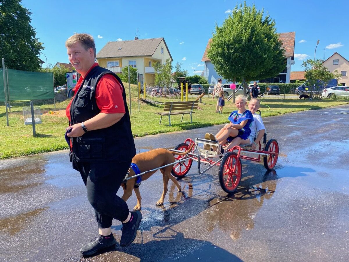Kindliche Lebensfreude beim Siedlerfest in Luhe