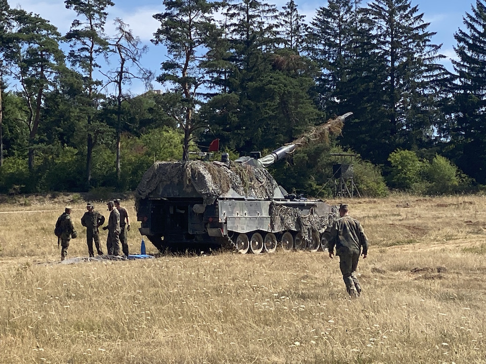 Soldaten aus 19 Nationen feuern in Grafenwöhr