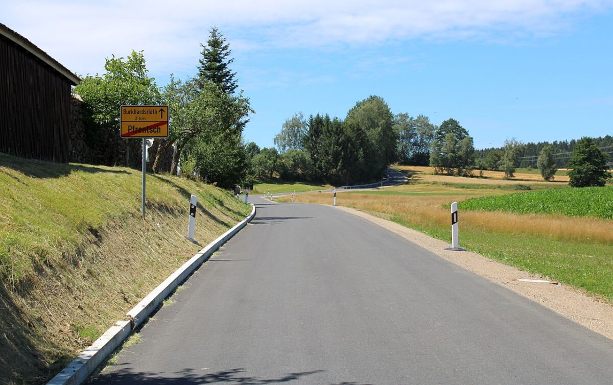 Straße von Burkhardsrieth nach Pfrentsch ist wieder "fit"