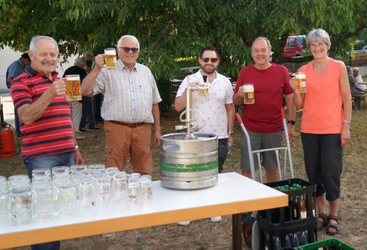 St Johannes CSU Ortsverein Süd Frauenbund Kirchenpfleger Hans Person Alois Schröpf Peter Schröpf Hermmann Stadler und Doris Zeitler. Foto D. nachtigall
