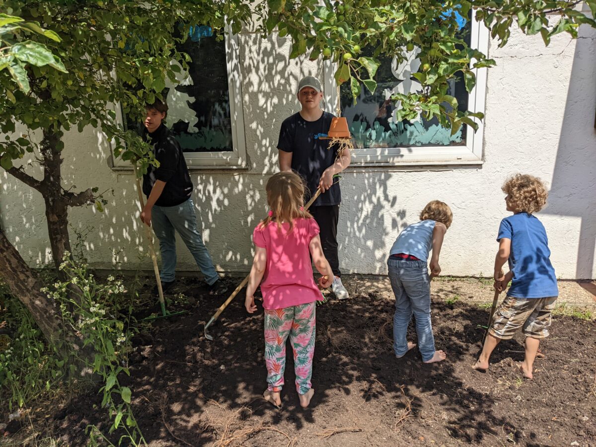 Wirtschaftsschüler arbeiten für Kinder und Jugendliche in Afrika