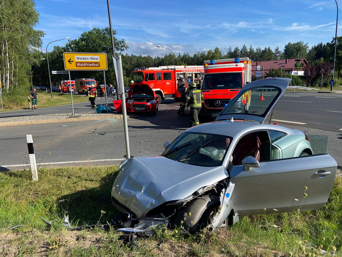 Mit Helikopter ins Krankenhaus: 78-Jähriger übersieht Vorfahrt