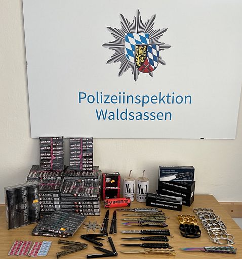 Messer, Elektroschocker, Böller: Einkaufstripp in Tschechien wird teuer