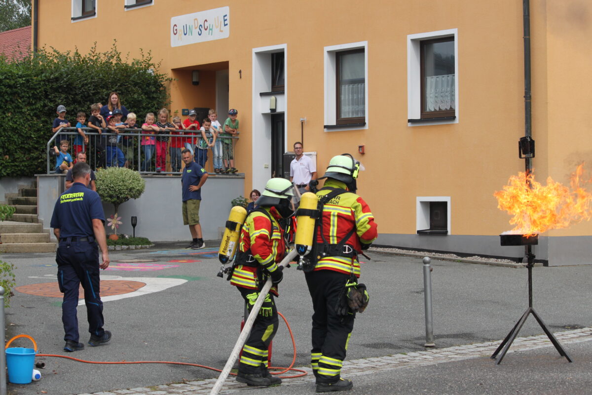 „Wasser marsch“ beim Kinderaktionstag der Feuerwehr