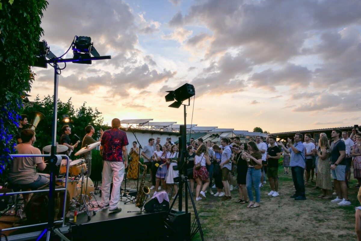 Privatkonzert mit "MONOBO SON" - der Erlös wird gespendet