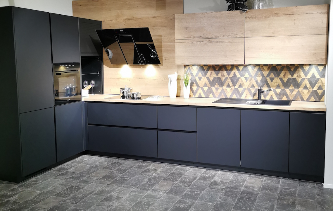 Großes Kirchweih-Shopping bei Möbel Hösl: Schnäppchen, soweit das Auge reicht