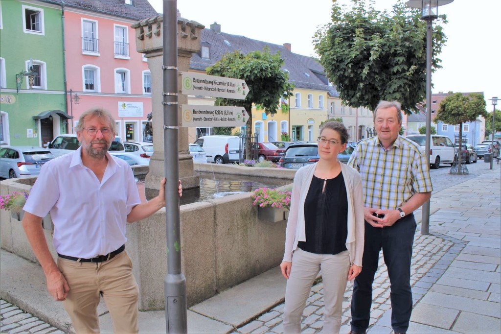 Neue Schilder führen Wanderer durchs Kemnather Land