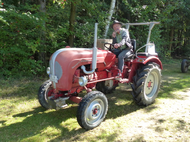 Oldtimer zeigen sich in Glaubendorf von ihrer besten Seite